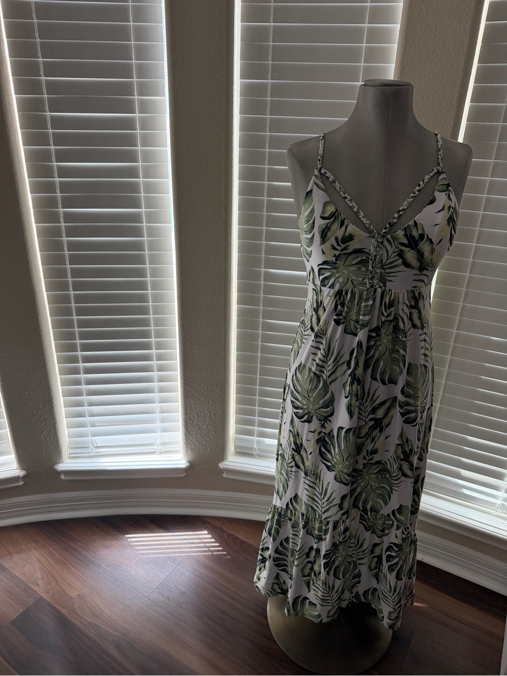 Tropical Leaf Print Maxi Dress in Green and White